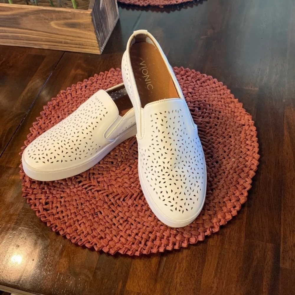 Vionic Midi Perf Slip-On never worn.